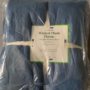 LL Bean wicked plush throw blanket